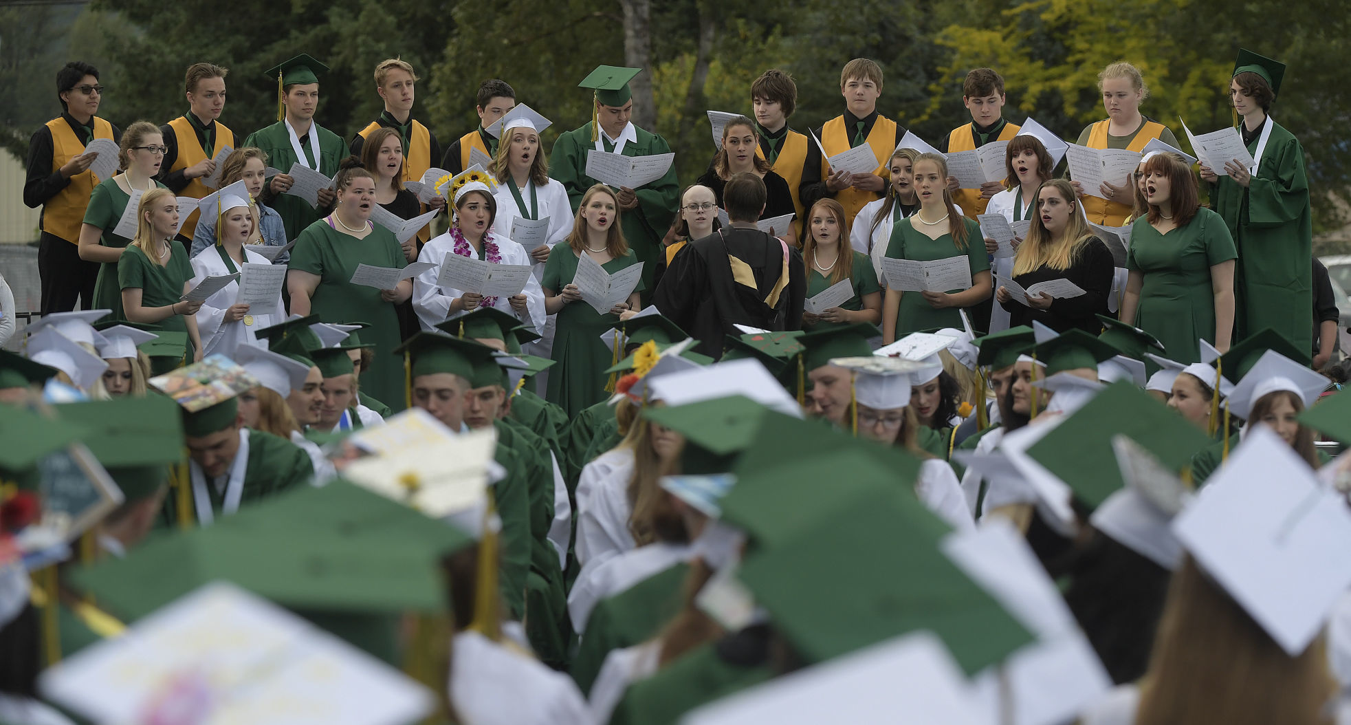 060819-adh-nws-Sweet Home Graduation03-my